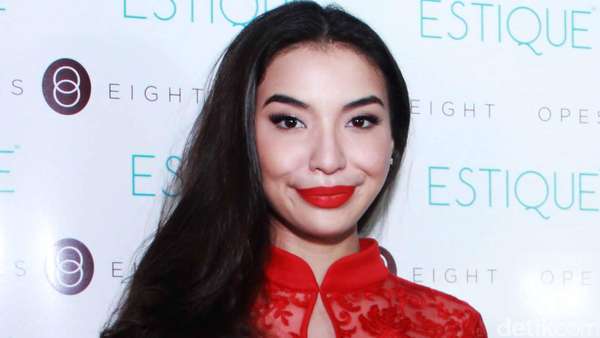 Manohara, Sexy in Red! Manohara, Sexy in Red!