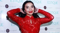 Warna merah membuatnya tampak semakin hot. Pool/Noel/detikFoto.