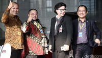 Agus Rahardjo dan Basaria Pandjaitan menyambut kedatangan Abu Bakar Al Habsyi dan Akbar Faizal.