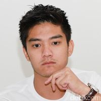 Lakukan Falling Stars Challenge, Boy William Jatuh Berhamburan Makanan