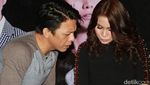 Ariel dan Momo Lagi Lihat Apa Tuh di Handphone?