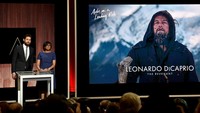 Tahun ini Leonardo DiCaprio kembali ke ajang Oscar bersama Alejandro G.Inarritu dalam film The Revenant. Kevin Winter/Getty Images/detikFoto.