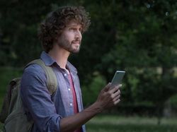 Jagoan Ponsel Menengah Sony di Negeri Matador