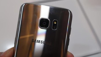 Sisi kamera juga ditingkatkan cukup signifikan, dengan perpaduan resolusi 12 megapixel dan teknologi bernama dual pixel serta aperture f 1,7. Foto: detikINET/Fino Yurio Kristo