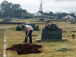 Harper Lee Dimakamkan di Kampung Halamannya