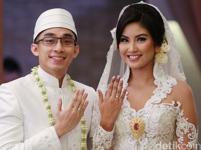 Bahagianya Zivanna Letisha Resmi Menikah