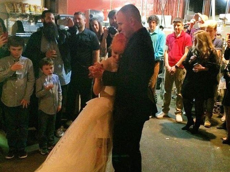 Congrats! Hayley Williams Resmi Nikah dengan Gitaris New Found Glory Congrats! Hayley Williams Resmi Nikah dengan Gitaris New Found Glory
