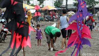 Aksi bersama ini dilakukan di 8 kota yaitu Padang, Pekanbaru, Bandung, Semarang, Jogja, Surabaya, Jayapura, dan Jakarta. (Afriadi Hikmal/Greenpeace)