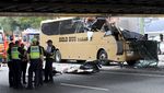 Bus Tabrak Jembatan di Australia