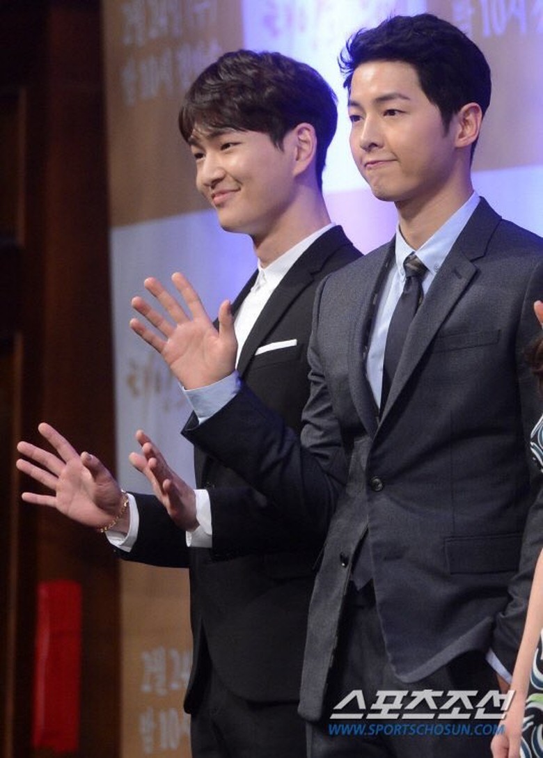 Song Joong Ki Dan Onew SHINee Seperti Kembar Di Press Conference Song Joong Ki Dan Onew SHINee Seperti Kembar Di Press Conference