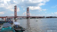Palembang adalah salah satu tempat terbaik menikmati gerhana matahari total. Fenomena ini akan berlangsung dengan durasi 1 menit 47 detik. Awal gerhana total diprediksi akan mulai pukul 07:20:47,8 WIB, dengan puncak gerhana pukul 07:21:43,3 WIB. Gerhana total akan berakhir pukul 07:21:43,3 WIB (Afif/detikTravel)