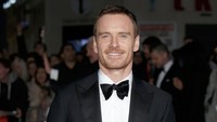 Siapa yang tak kenal Steve Jobs? Sosok penemu dan sekaligus pendiri perusahaan teknologi berlambang apel tersebut sukses diperankan oleh aktor Michael Fassbender. Hal itu membuatnya masuk jajaran nominasi Aktor Terbaik di Oscar. John Phillips/Getty Images for BFI/detikFoto.