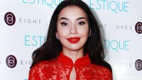 Nah yang tragis salah satunya adalah Manohara. Ia dinikahi Pangeran Kelantan, Tengku Muhammad Fakhry dan berakhir tragis. Mano malah mengaku dianiaya dan bercerai dengan tidak baik-baik. Foto: Noel/detikHOT