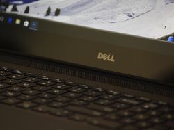 Insipiron 15: Ngegame Oke, Kerja Tetap Lancar