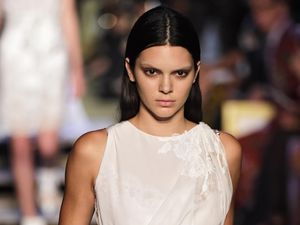Curhat Kendall Jenner yang Dituntut Seksi di Fashion Show Perdana