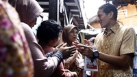 Pengusaha kondang itu kini menggalang simpati masyarakat dengan menggunakan pola pendekatan kepada para pelaku UMKM di kawasan Manggarai, Jakarta Selatan, Selasa (23/2/2016).