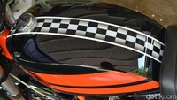 Wahyu sebagai Desainer dari Diwa Creative Studio mengatakan, motor modifikasi ini merupakan gabungan dari dua motor Yamaha. Dengan basis Yamaha Scorpio, motor ala anak pantai ini juga digabungkan dengan Yamaha TW. Pool/Diwa Creative Studio.