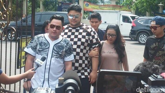 Keluarga Gunarso Menangis Usai Jenguk Saipul Jamil
