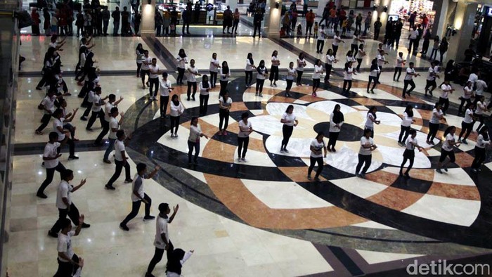 Ratusan Pesilat Serbu Plaza Ambarrukmo Yogyakarta
