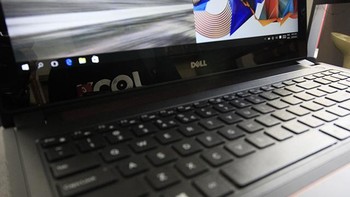 Layar LED Backlit Truelife, resolusi UHD (3.840 x 2.160 pixels. Memori 16 GB Dual Channel DDR3L 1.600 MHz ( 8 GB x 2) Foto: detikINET/Irna Prihandini