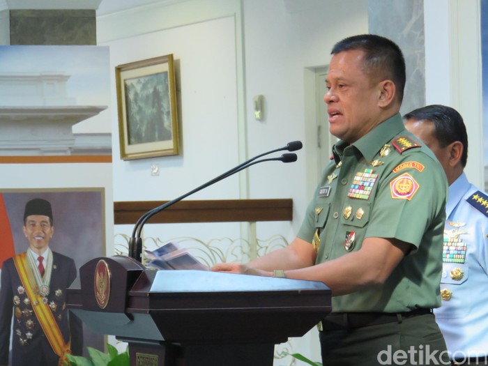 Rayakan HUT TNI ke-71, Panglima Tonton Seni Budaya Wayang di TIM