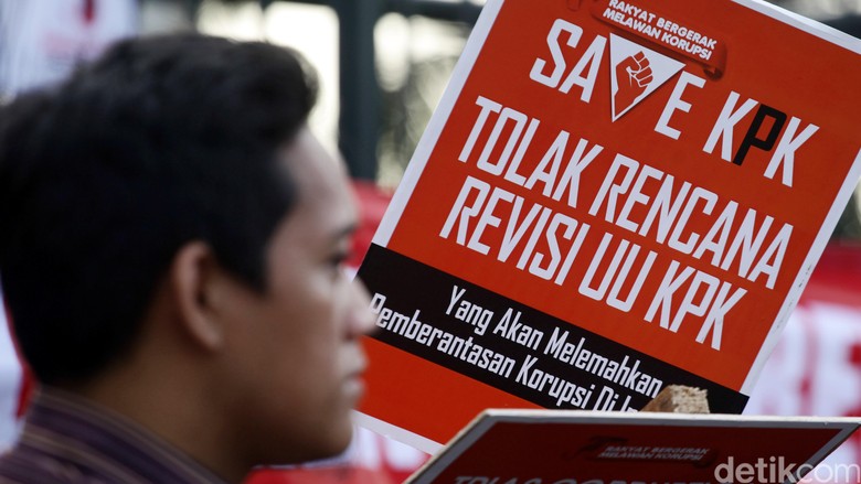 KPK di Ujung Tanduk, Haruskah Revisi UU KPK Dilanjutkan? KPK di Ujung Tanduk, Haruskah Revisi UU KPK Dilanjutkan?