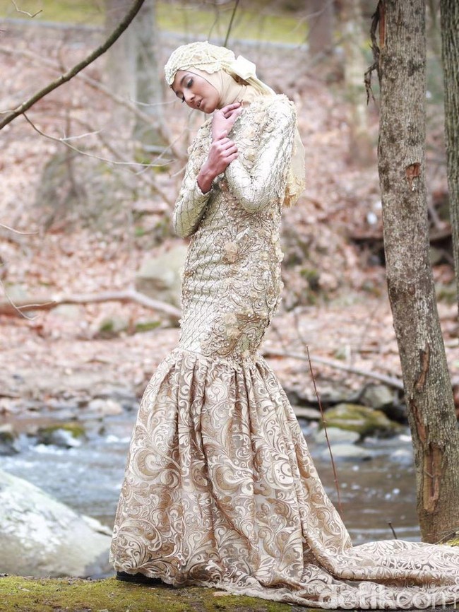 Wardrobe: Anniesa Hasibuan. Fotografer: Afida Sukma. Makeup Artist: Carolina Septerita. Model: Laura Muljadi