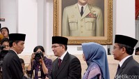 Presiden memberikan ucapan selamat kepada Dewan Pengawas dan Direksi BPJS Kesehatan yang baru dilantik. Rusman/Setpres.