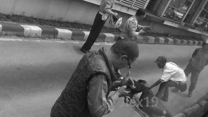 Seorang Pengendara Motor Tewas di Jalur Bus TransJ di Cawang