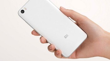Sedangkan RAM 4 GB dengan momori internal 128 GB dan ceramic body dibanderol 2.699 yuan atau sekitar Rp 5,5 juta. Di China, ponsel Mi 5 sudah dapat dipesan mulai 1 Maret 2016. Foto: Xiaomi