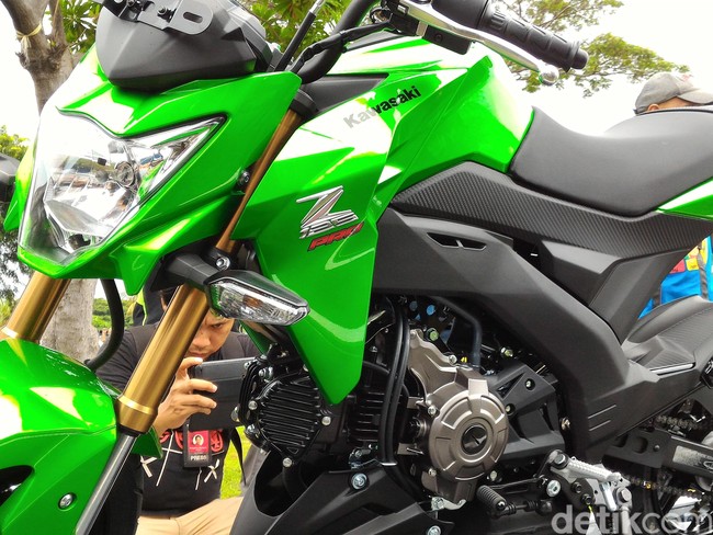 Menjajal Motor Sport Mini Kawasaki Z125, Enak Tidak Ya?