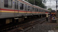 Masyarakat sekitar seperti tidak takut akan adanya kereta yang lewat setiap saat bisa mengancam nyawa. Pool/Al Fanny Panestika/detikFoto.