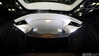 Sementara New GLE 250d mengusung mesin diesel 4 silinder segaris dengan common rail direct injection yang bertenaga 204 tenaga kuda dan torsi 500 Nm. SUV premium ini dibekali transmisi otomatis terbaru Mercy 9G-Tronics.