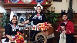 Raffi, Nagita dan Rafathar Eksis Berbaju Tradisional Belanda