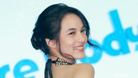 Bibirnya dipoles lipstik berwarna pink. Pool/Gus Mun/detikFoto.