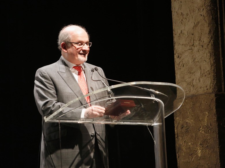 Pasca-ancaman Hukuman Mati, Salman Rushdie Hidup Normal di New York Pasca-ancaman Hukuman Mati, Salman Rushdie Hidup Normal di New York
