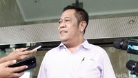 Zulkifli Efendi Siregar diperiksa KPK sebagai saksi terkait kasus suap kepada DPRD Sumatera Utara periode 2009-2014 dan 2014-2019. 