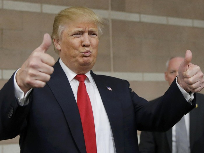 Ternyata Donald Trump Suka Dengarkan Taylor Swift di Mobilnya