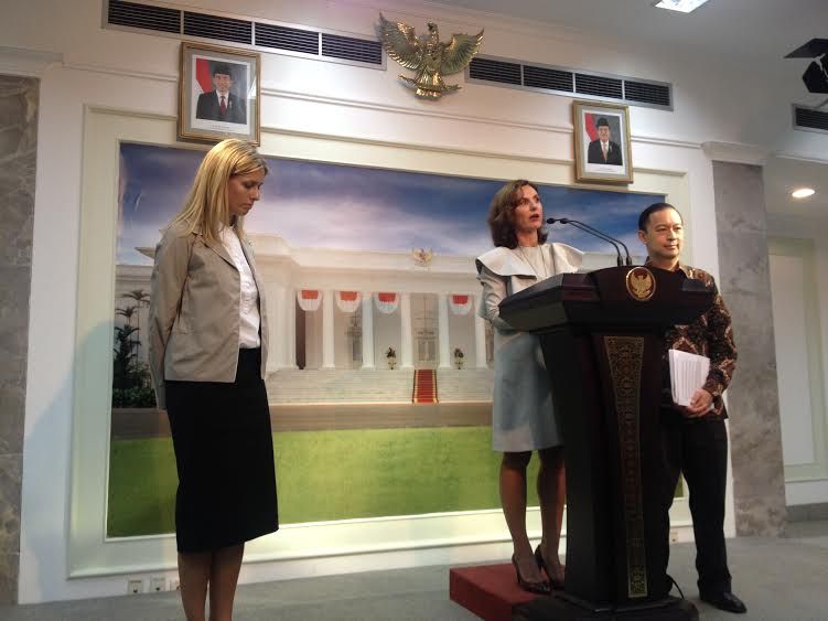 Duta Besar Swedia untuk Indonesia Johanna Brismar Skoog dan Bos H&M Helena Helmersson menemui Presiden Joko Widodo, Rabu (24/2/2016)