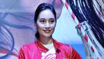 Gaya Merah-putih Tatjana Saphira, Cantik?