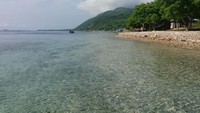 Foto: Akses menuju pantai juga tidak sulit. Kalau dari ibukota Kabupaten Alor, Kalabahi, pantai bisa dicapai dengan berkendara sekitar 30 menit (Kurnia/detikTravel)