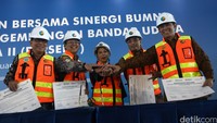 PT Angkasa Pura II (AP II) menjalin kerja sama dengan PT Bank Mandiri Tbk, PT Bank Rakyat Indonesia Tbk (BRI), dan PT Bank Negara Indonesia Tbk (BNI) terkait fasilitas pembiayaan sebesar Rp 2,1 triliun. Kerja sama tersebut dikukuhkan dengan penandatanganan pakta komitmen sinergi BUMN yang digelar di Terminal 3 Ultimate Bandara Soekarno-Hatta, Tangerang, Rabu (24/2/2016).