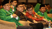 Menkum HAM Yasonna Laoly berbincang dengan Mendagri Tjahjo Kumolo.