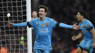 Dua Gol Messi Hancurkan Arsenal