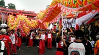 Para pemain Liong ini tergabung dalam Kelompok Pertunjukan Naga Merah Putih. Kelompok ini hampir setiap tahun terlibat memeriahkan perayaan Cap Go Meh di Bogor (Wahyu/detikTravel)