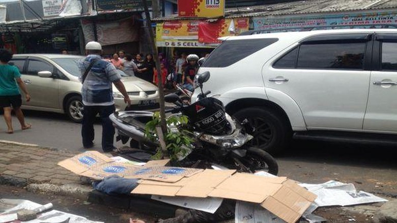 Diduga Ngebut, Pengendara Motor Tewas Ditabrak Truk di Meruya Jakbar Diduga Ngebut, Pengendara Motor Tewas Ditabrak Truk di Meruya Jakbar