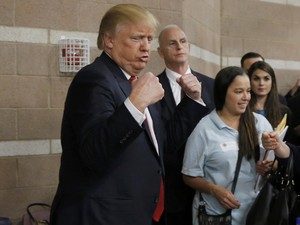 Kampanye Diganggu Demonstran, Donald Trump: Saya Ingin Menonjoknya