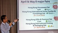 Direktur HKTDC Leung Kwan Ho memberikan penjelasan soal pameran perdagangan yang akan digelar di Hong Kong pada April-Mei 2016.