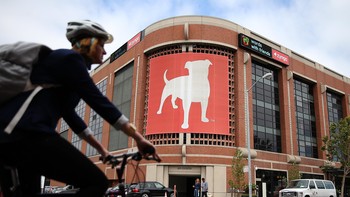 Pengguna Facebook dulunya dibikin heboh dengan kehadiran game-game bikinan Zynga yang bikin kecanduan. Beberapa game yang populer, antara lain adalah Poker dan Farmville. Namun kebalikan dengan kondisi saat itu, valuasi Zynga saat ini bahkan lebih murah dari harga kantornya sendiri. Foto: Gettyimages