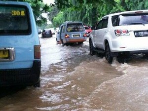Ini Ruas Wilayah DKI yang Tergenang Air Setelah Diguyur Hujan Deras